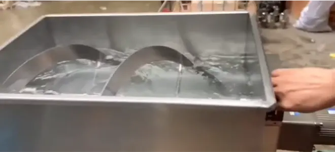 El vídeo de llenadora de líquidos viscosos automática